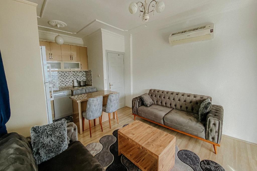 A kitchen or kitchenette at Begonvil Apart - 1