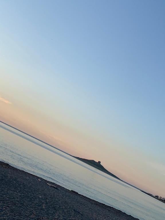 uitzicht op het strand bij zonsondergang bij Sealoft in Isola delle Femmine