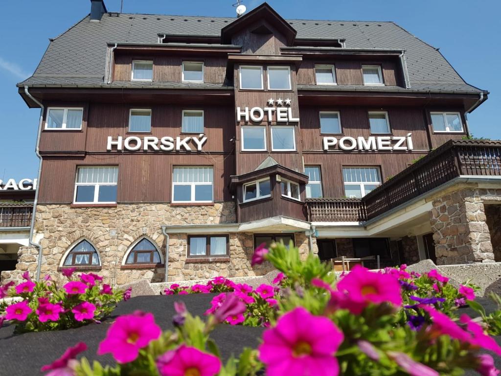 Budova, kde se hotel nachází