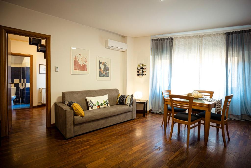 A seating area at Catania Amuri Home
