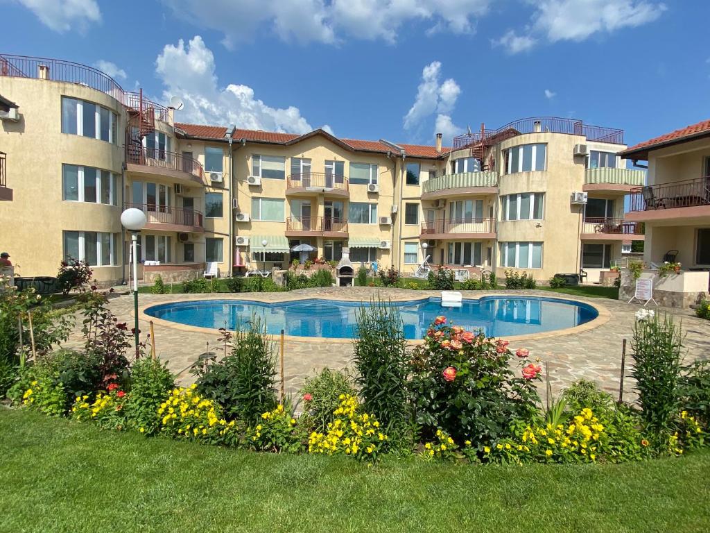 Fotografie z fotogalerie ubytování Apartments in complex Daisy v destinaci Kranevo