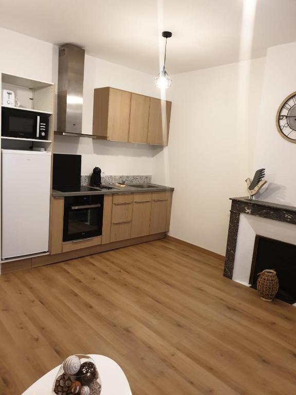 Una cocina o kitchenette en Appartement Gaudi centre historique Perpignan