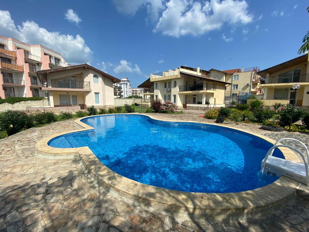 Villa Daisy next to the Beach