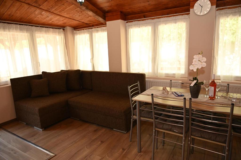 Posedenie v ubytovaní Pálma Apartman