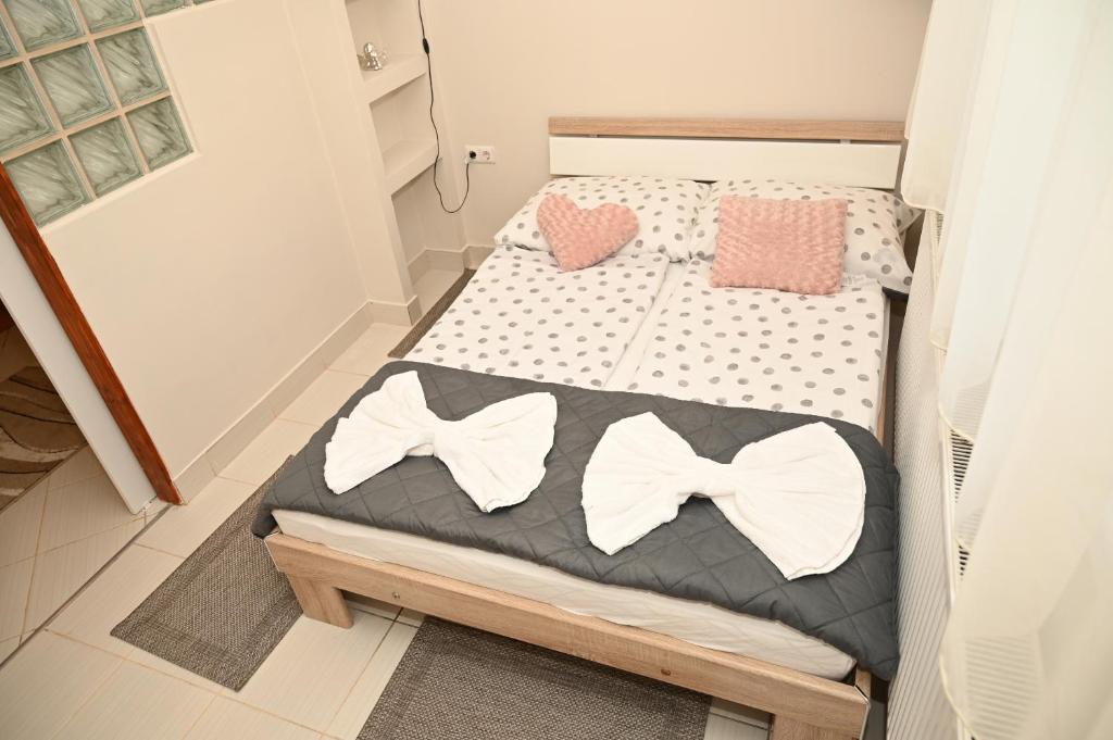 Posteľ alebo postele v izbe v ubytovaní Pálma Apartman