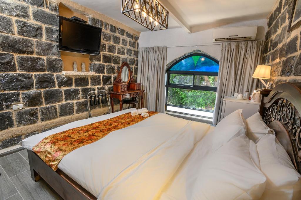 Postel nebo postele na pokoji v ubytování Shirat Hayam Boutique Hotel
