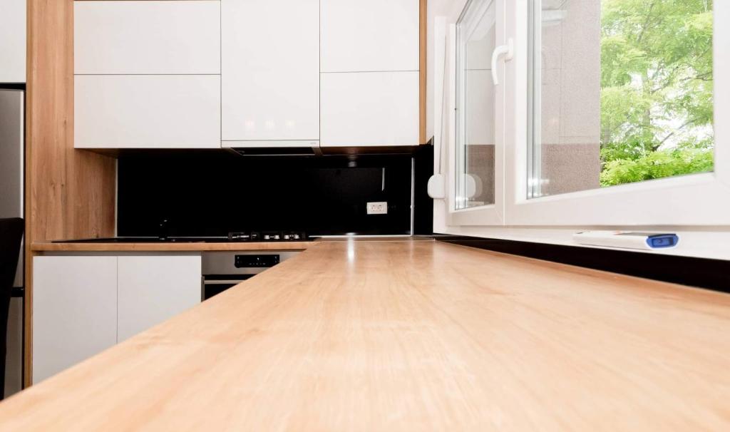 Kuchyň nebo kuchyňský kout v ubytování Apartment White Pearl
