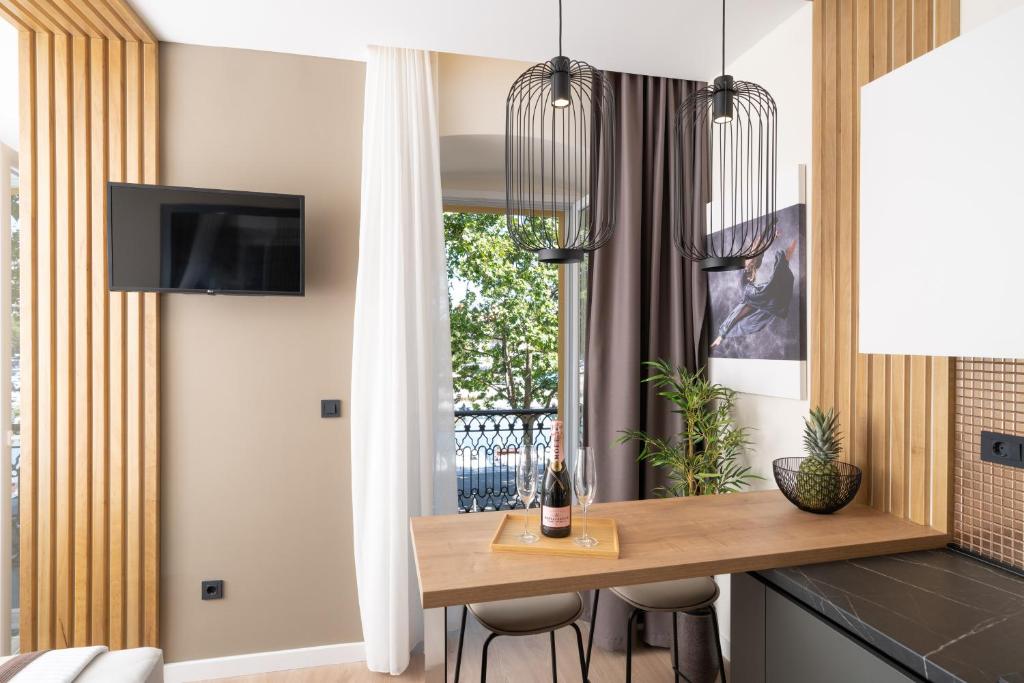 TV a/nebo společenská místnost v ubytování Premium Apartments