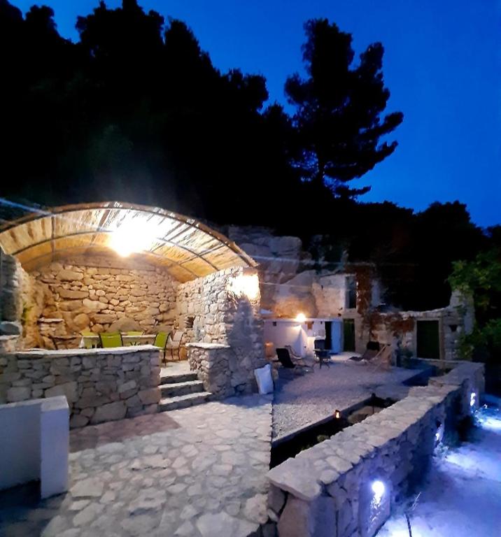 Bazén v ubytovaní Kuća za odmor Leptirić alebo v jeho blízkosti