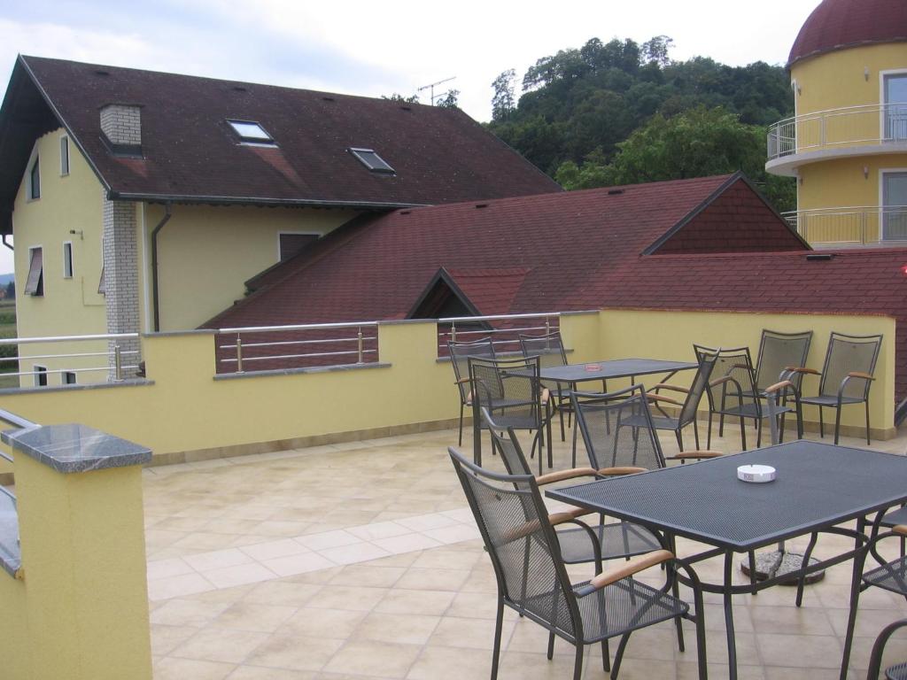 Balkón nebo terasa v ubytování Gostilna in prenočišče KOCJAN