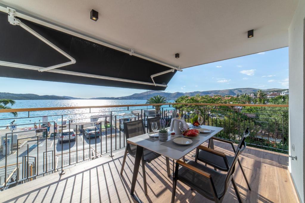 Vagabundo beachfront apartment 2 - Luxury - Sea views - Free parking
