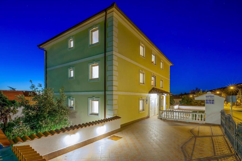 Budova, kde se apartmán nachází