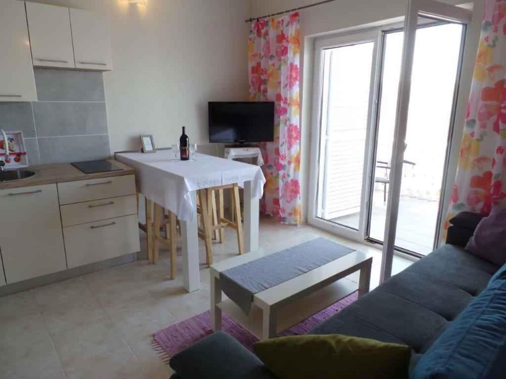 Kuchyň nebo kuchyňský kout v ubytování Apartments Karlobag/Velebit Riviera 34630