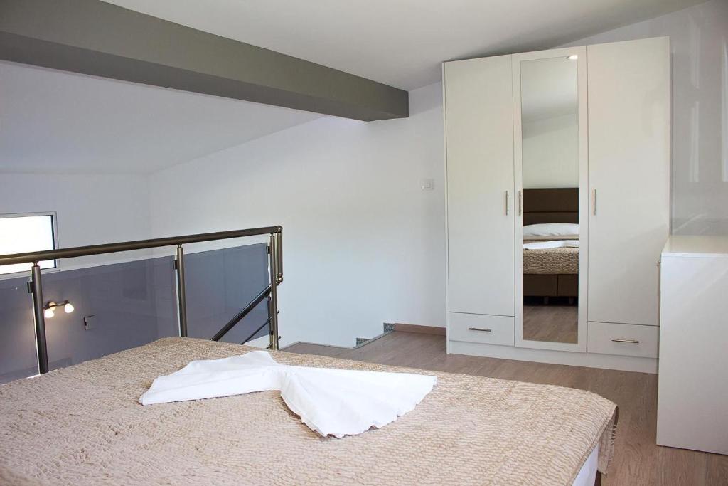 A bed or beds in a room at IL-Holidays Paralia