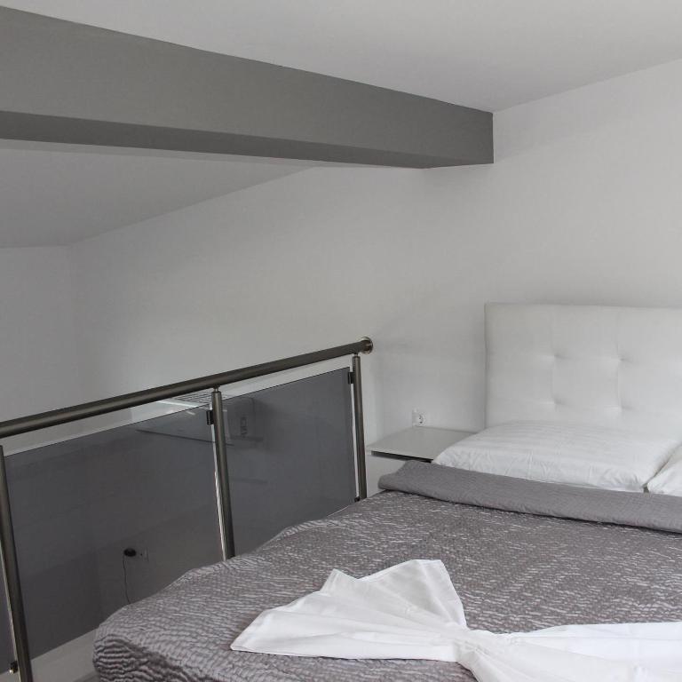 A bed or beds in a room at IL-Holidays Paralia