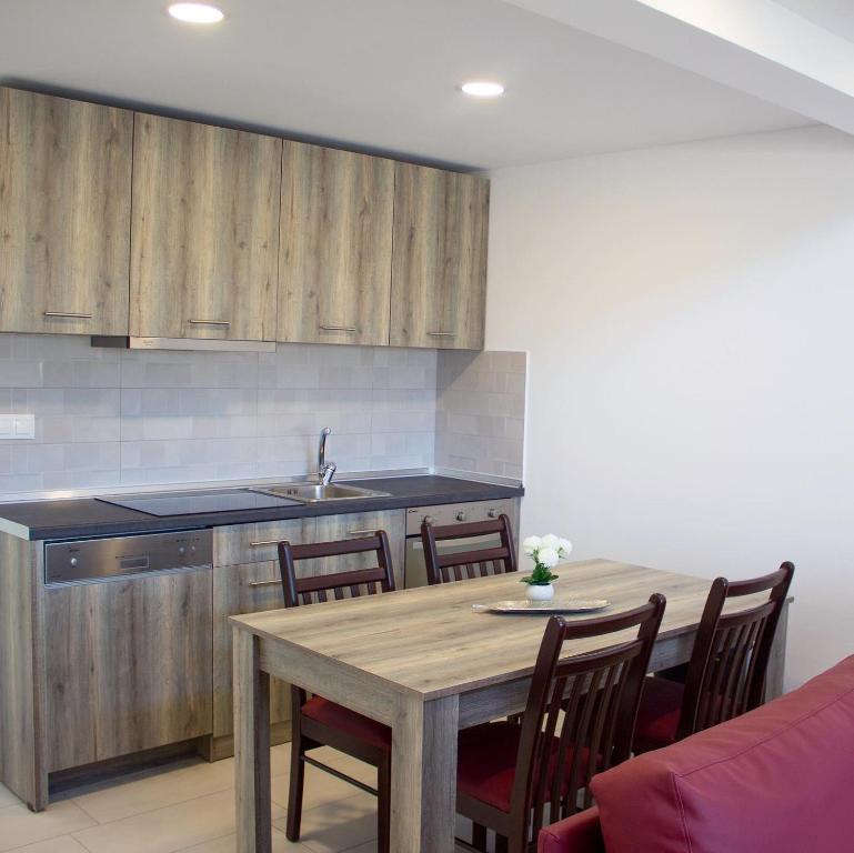 A kitchen or kitchenette at IL-Holidays Paralia