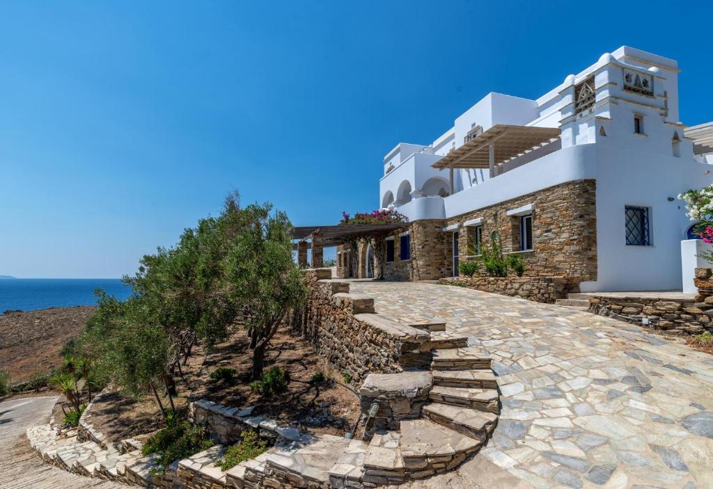 La Chapelle Ouest in Tinos
