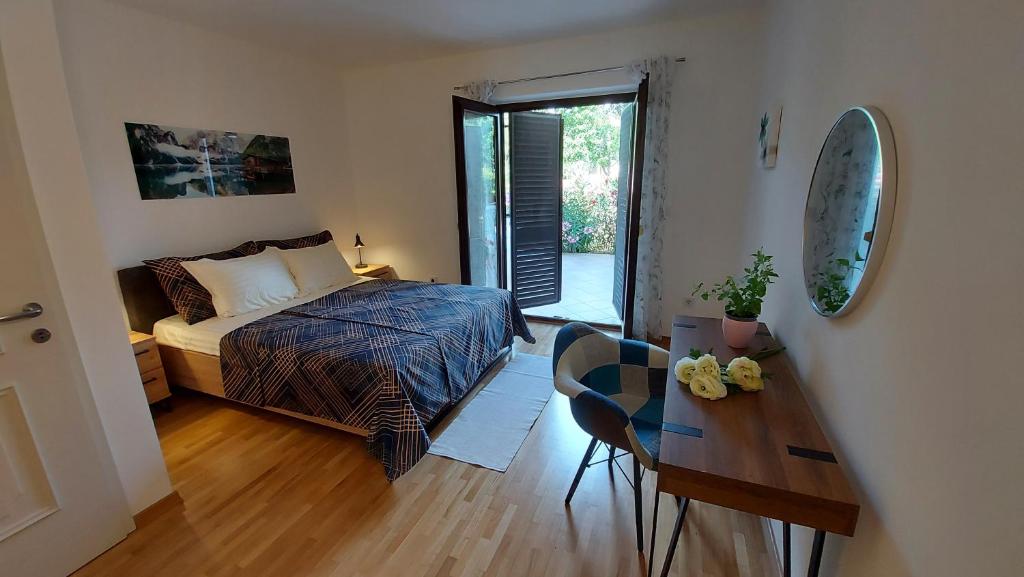 Postel nebo postele na pokoji v ubytování Apartments Nina, Pinta & Santa Maria