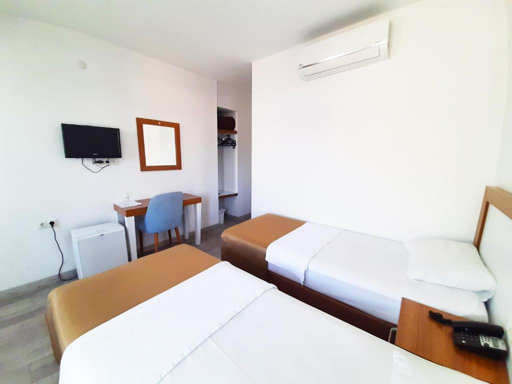 A bed or beds in a room at Karden Otel