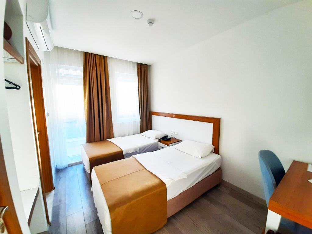A bed or beds in a room at Karden Otel