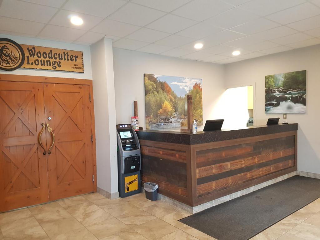 a lobby with a cash register and a wooden door at Twin Pine Inn & Suites in Hinton