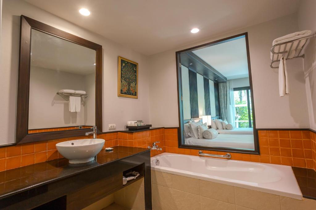 Ravindra Beach Resort & Spa - SHA Extra Plus - Deluxe Triple Room