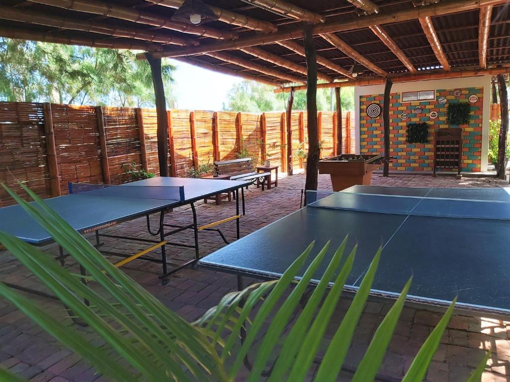 Stolní tenis v ubytování Punta del Norte Bungalows nebo okolí