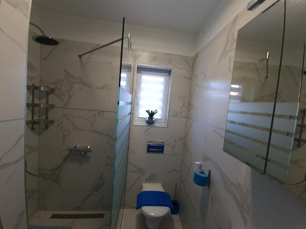 Kúpeľňa v ubytovaní TJ Apartment