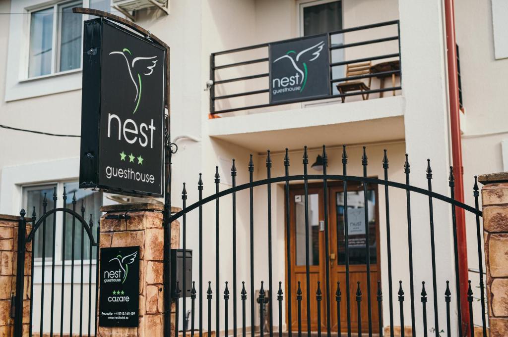 Certifikát, hodnocení, plakát nebo jiný dokument vystavený v ubytování Nest Guesthouse
