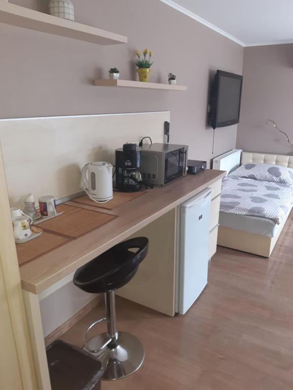 A kitchen or kitchenette at Fáraó vendégház