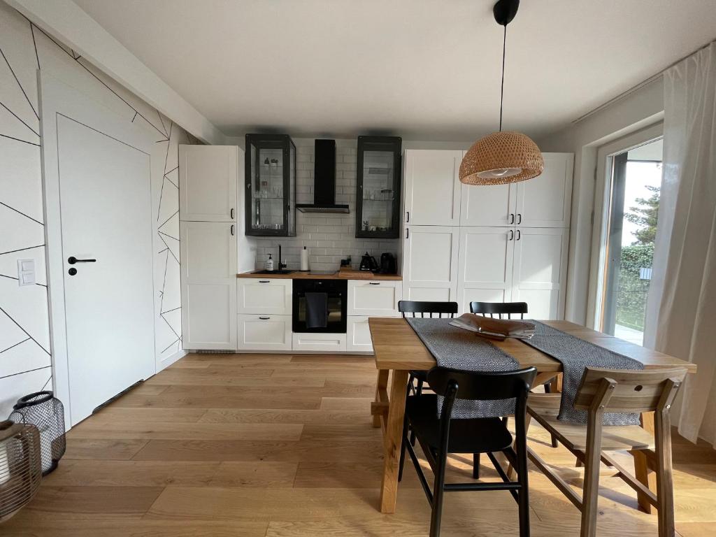 a kitchen with a dining room table and chairs at Grafit in Mechelinki