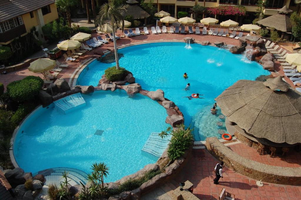 Bazén v ubytování Amarante Pyramids Hotel nebo v jeho okolí
