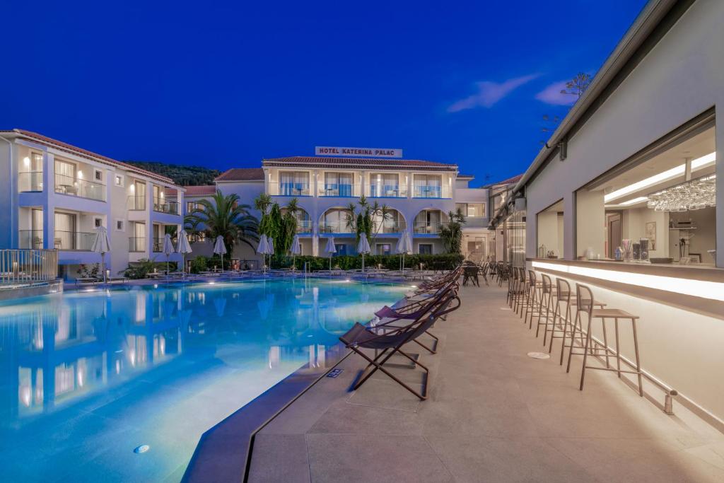 Bazén v ubytování Katerina Palace Hotel nebo v jeho okolí