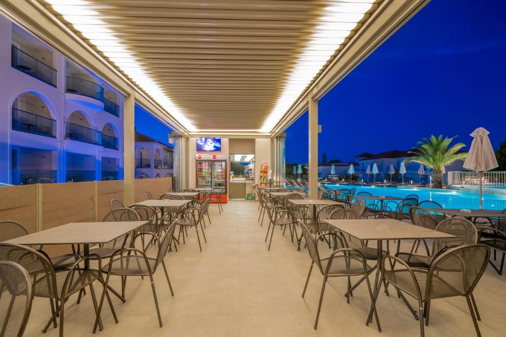 Bazén v ubytování Katerina Palace Hotel nebo v jeho okolí