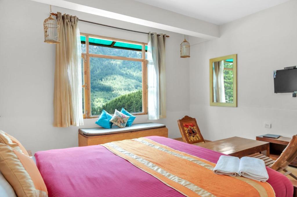 Voodi või voodid majutusasutuse Sparsh Resort, A Boutique Stay - Just 2kms uphill from Mall Road, near Old Manali toas