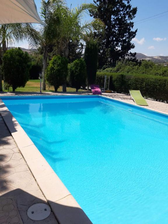 Bazén v ubytování Zena Holiday Villa nebo v jeho okolí