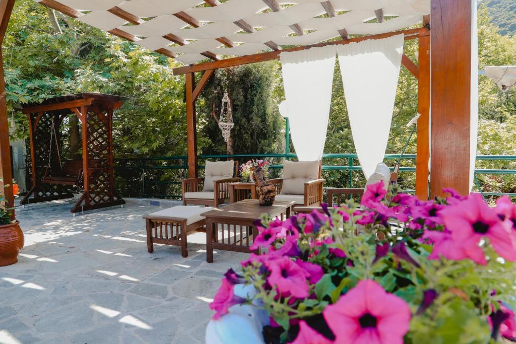Vonkajšia záhrada v ubytovaní Villa Angelika Nea Iraklitsa