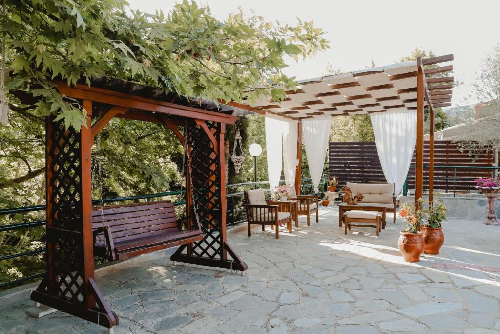 Patio alebo iná vonkajšia časť ubytovania Villa Angelika Nea Iraklitsa