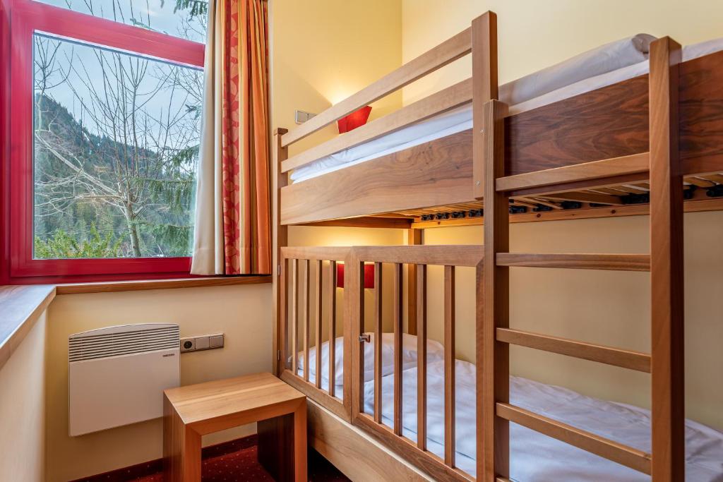 Postel nebo postele na pokoji v ubytování Hotel Tyrol am Haldensee