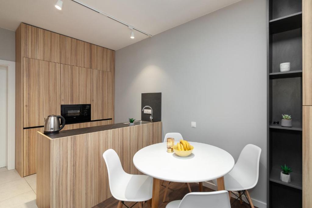 Kuchyň nebo kuchyňský kout v ubytování AUSTRIAN APART HOTEL