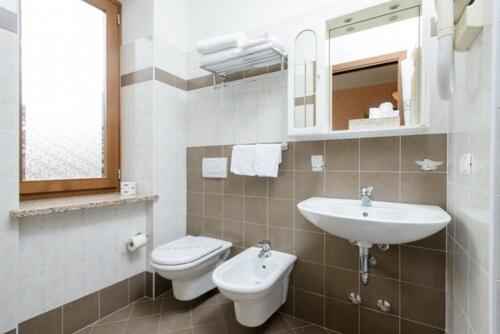 Koupelna v ubytování Bes Hotel Papa San Pellegrino Terme