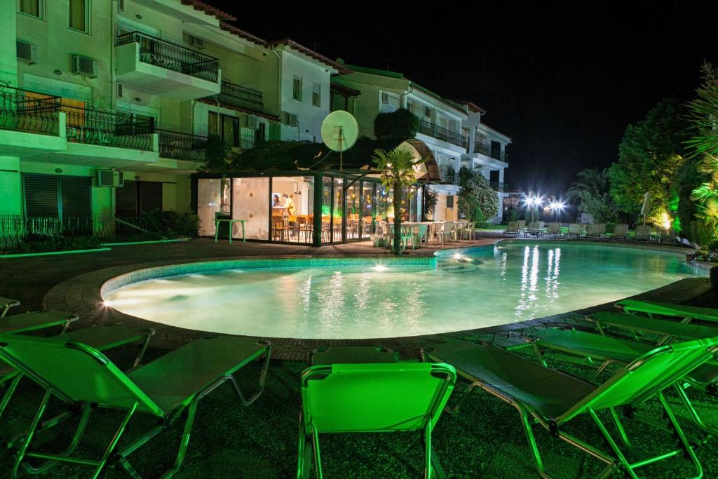 Bazén v ubytování Aristides Hotel nebo v jeho okolí
