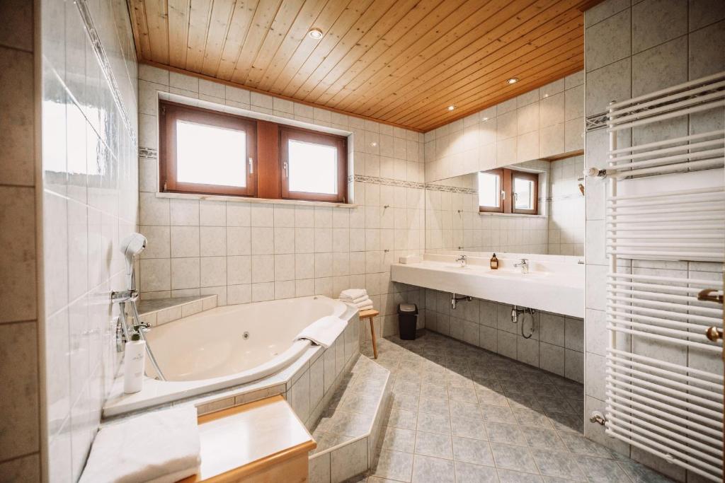 Koupelna v ubytování Weinhotel Maitz Wolfgang