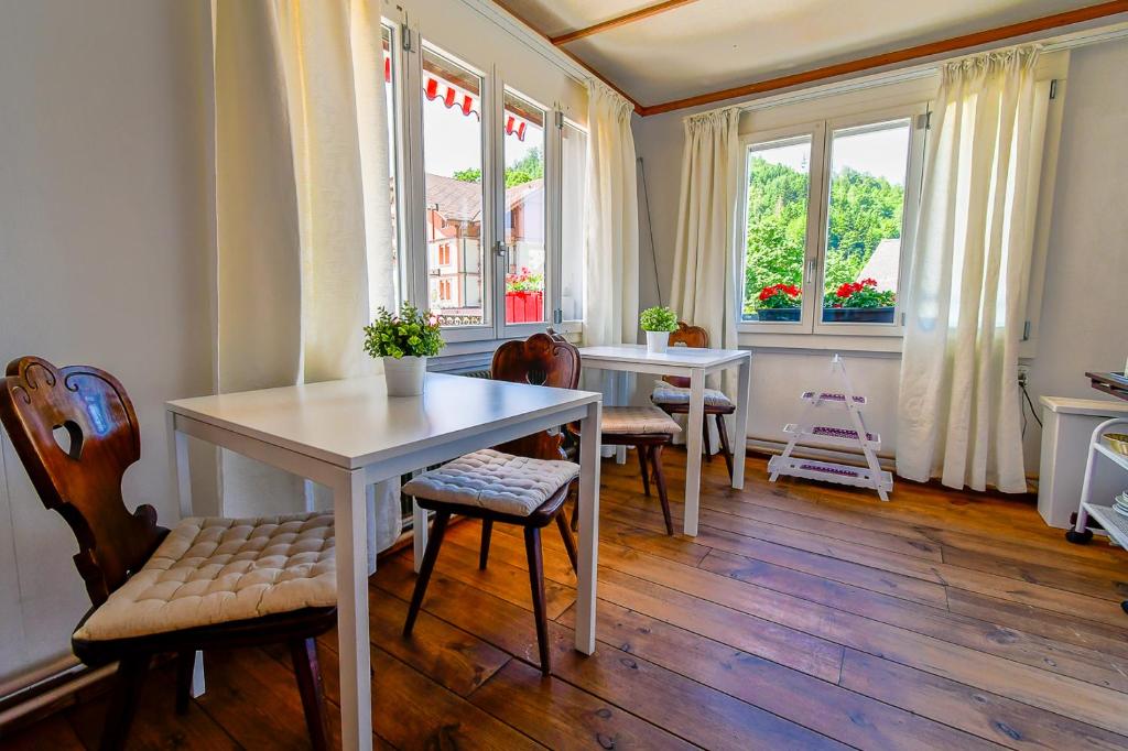 Hotel Tell and Apartments