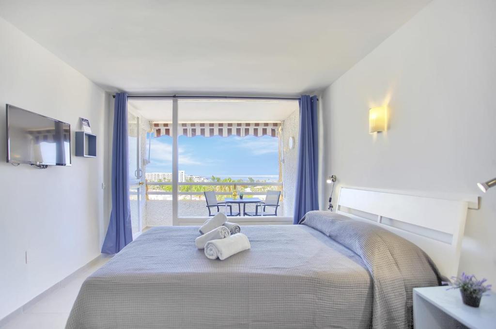 A bed or beds in a room at Studio with sea view in Borinquen