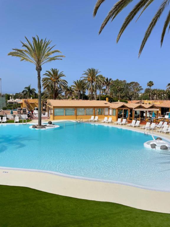 Bazén v ubytování Bungalows Parque Bali con AIRE ACONDICIONADO nebo v jeho okolí