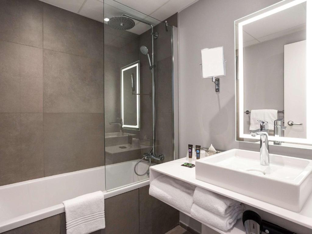 Koupelna v ubytování Novotel Annecy Centre