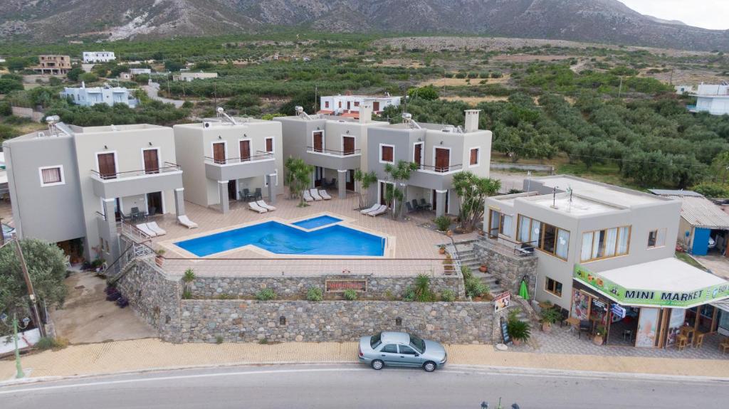 uma vista aérea de uma villa com um carro estacionado em frente em Nireides villas 'TOP DESTINATION' em Elafonisi