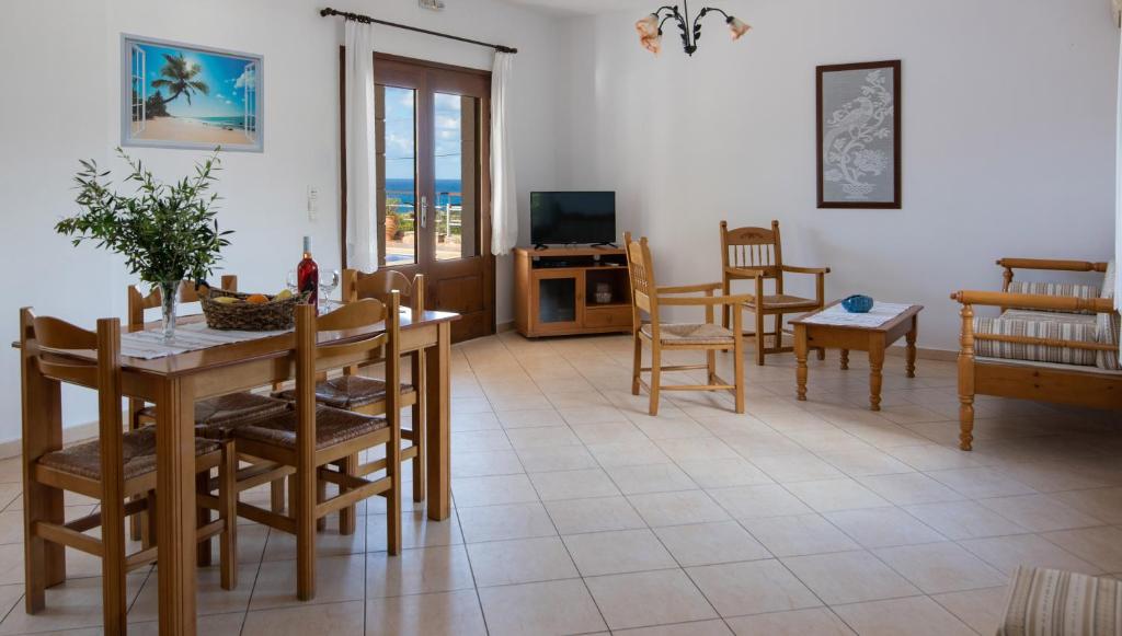 TV a/nebo společenská místnost v ubytování Nireides villas 'TOP DESTINATION'