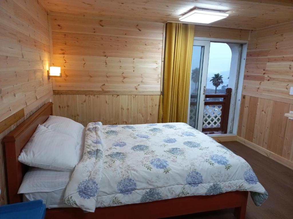 Postel nebo postele na pokoji v ubytování Good Day Pension